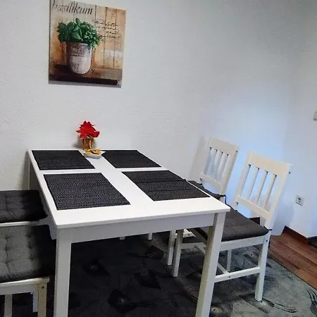 Gaeste Und Monteurwohnung 2 Schlafzimmer Und Parkplatz Appartement