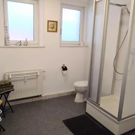 Gaeste Und Monteurwohnung 2 Schlafzimmer Und Parkplatz Appartement *